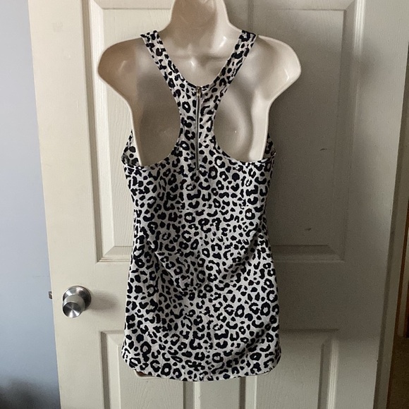 Razor back cheetah print top - Picture 2 of 8